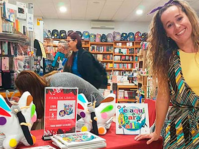 Lydia Botana firma ejemplares tras el exito de su libro-disco infantil “De aquí para allá”